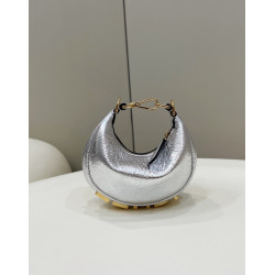 펜디(FENDI) 2022 SS 여성 컬렉션 호보백 펜디그라피 16.5CM X 14CM X 5CM