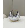 펜디(FENDI) 2022 SS 여성 컬렉션 호보백 펜디그라피 16.5CM X 14CM X 5CM