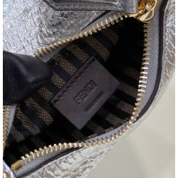 펜디(FENDI) 2022 SS 여성 컬렉션 호보백 펜디그라피 16.5CM X 14CM X 5CM