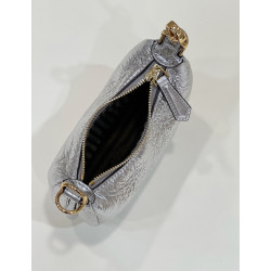 펜디(FENDI) 2022 SS 여성 컬렉션 호보백 펜디그라피 16.5CM X 14CM X 5CM
