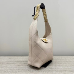 샤넬 여왕샵 샤넬25 호보백｜여성스러움과 실용성을 겸비한 데일리 명품백 女王 27CM X 23CM X 21CM