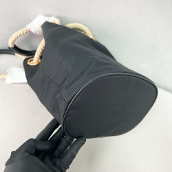 프라다 리나일론 마리너 버킷백