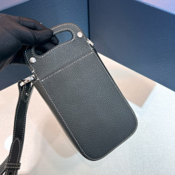 디올 새들 스트랩 버티컬 파우치백(Saddle Vertical Pouch with Strap)