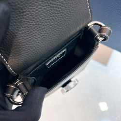 디올 새들 스트랩 버티컬 파우치백(Saddle Vertical Pouch with Strap)