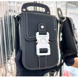 디올 새들 스트랩 버티컬 파우치백(Saddle Vertical Pouch with Strap)
