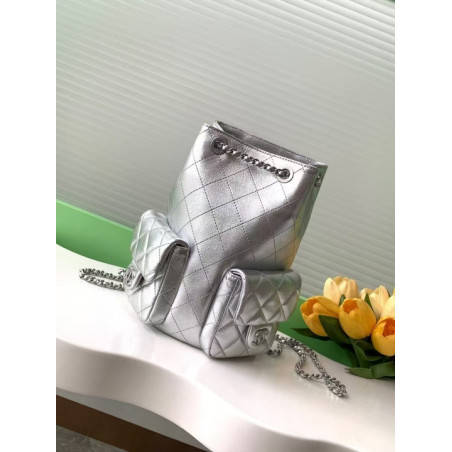 샤넬 백팩 메탈릭 램스킨 실버 메탈 실버