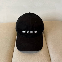 미우미우 MOMO