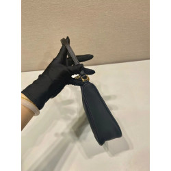 프라다 瑶瑶