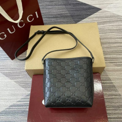 구찌 GG 엠블럼 버킷백 梁强