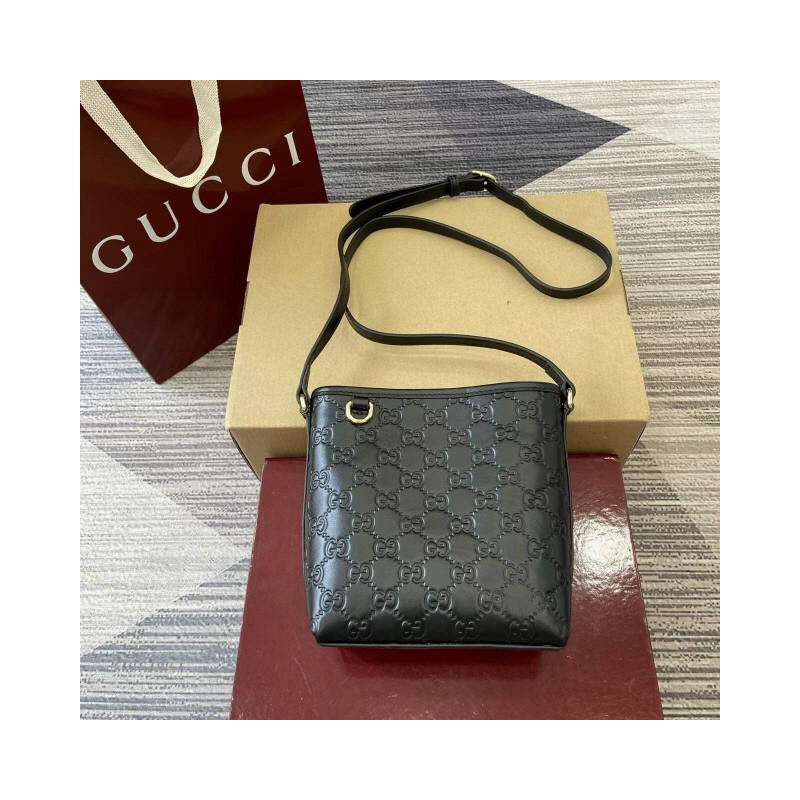 구찌 GG 엠블럼 버킷백 梁强