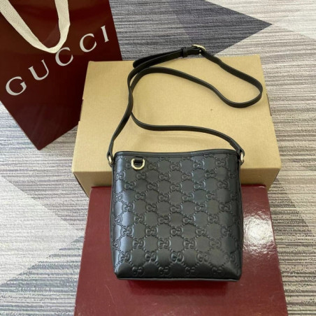 구찌 GG 엠블럼 버킷백 梁强