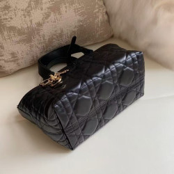 디올 엔젤샵  小号2300 中号2400