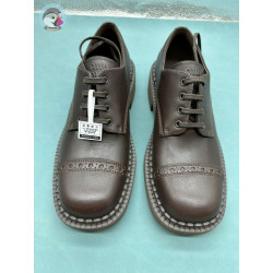 미우미우(Miu Miu) 브러시드 가죽 레이스업 슈즈