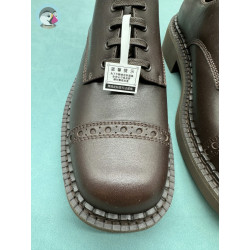 미우미우(Miu Miu) 브러시드 가죽 레이스업 슈즈