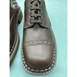 미우미우(Miu Miu) 브러시드 가죽 레이스업 슈즈