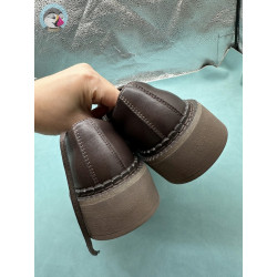 미우미우(Miu Miu) 브러시드 가죽 레이스업 슈즈