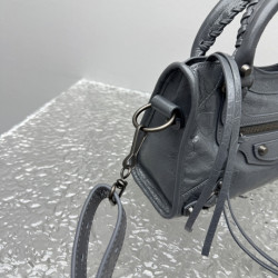 발렌시아가 24CM X 16CM X 6CM