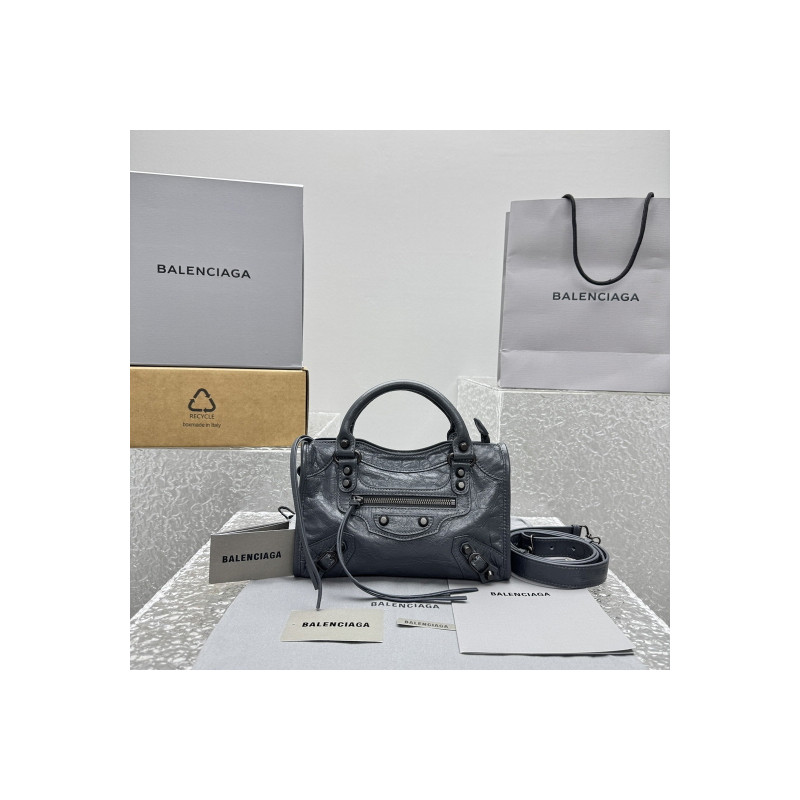 발렌시아가 24CM X 16CM X 6CM