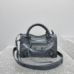 발렌시아가 24CM X 16CM X 6CM