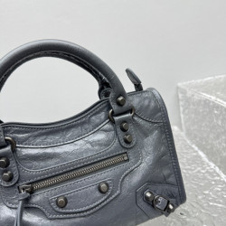 발렌시아가 24CM X 16CM X 6CM