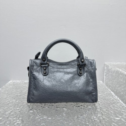 발렌시아가 24CM X 16CM X 6CM