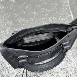 발렌시아가 24CM X 16CM X 6CM