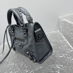 발렌시아가 24CM X 16CM X 6CM