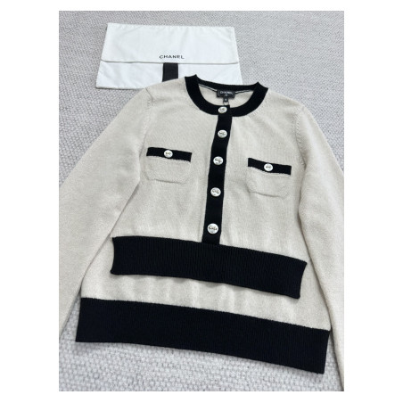 샤넬(Chanel) 블랙 트림 화이트 가디건 VIP
