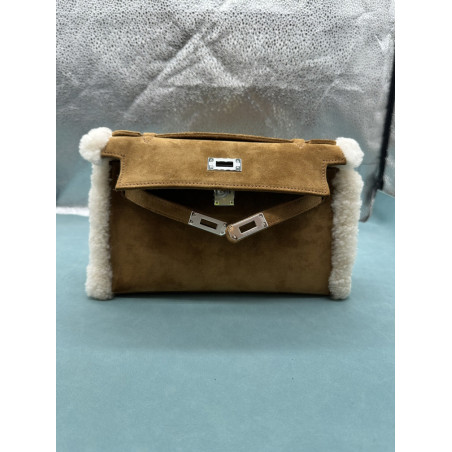 에르메스(Hermès) 포쉐트 켈리 클러치백 밤색 스웨이드 에크루 시어링(양털) -AMY