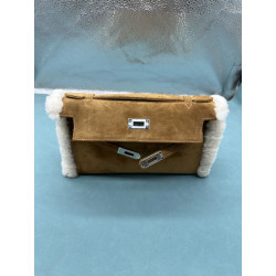 에르메스(Hermès) 포쉐트 켈리 클러치백 밤색 스웨이드 에크루 시어링(양털) -AMY