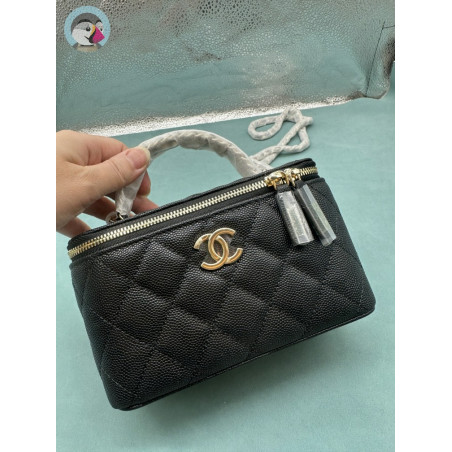 샤넬 스몰 코스메틱 케이스 그레인드 카프스킨 & 골드 메탈 블랙