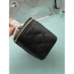 샤넬 스몰 코스메틱 케이스 그레인드 카프스킨 & 골드 메탈 블랙