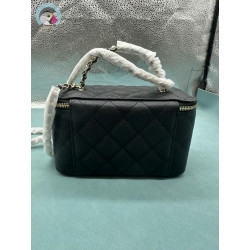 샤넬 스몰 코스메틱 케이스 그레인드 카프스킨 & 골드 메탈 블랙