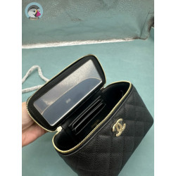 샤넬 스몰 코스메틱 케이스 그레인드 카프스킨 & 골드 메탈 블랙