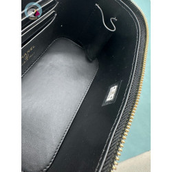 샤넬 스몰 코스메틱 케이스 그레인드 카프스킨 & 골드 메탈 블랙