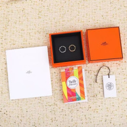 에르메스 MOMO 一代 350. 二代 450