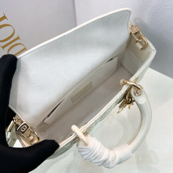 디올 레이디 디조이 백 스몰 까나쥬 22CM X 11CM X 6CM