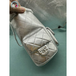 순양 샤넬(Chanel) 25C 메탈릭 램스킨 투포켓 백팩 실버(모델명: AS4621)