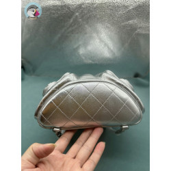 순양 샤넬(Chanel) 25C 메탈릭 램스킨 투포켓 백팩 실버(모델명: AS4621)