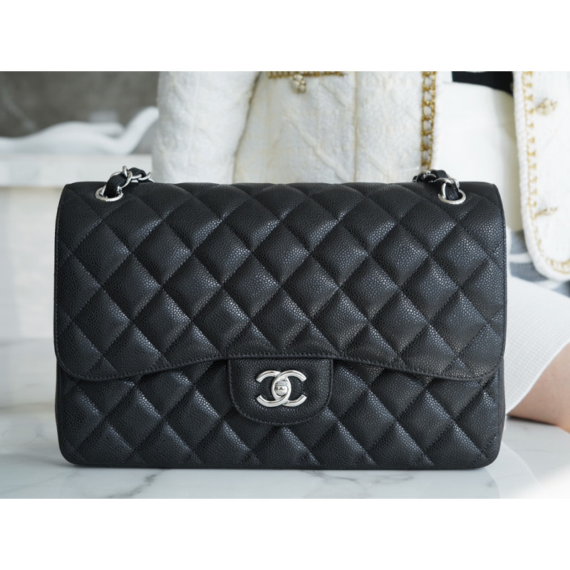 팬더샵 샤넬 클래식 점보 플랩백 은장 Chanel Classic Flap Jumbo | Pebbled Black and Silver Metal 30CM