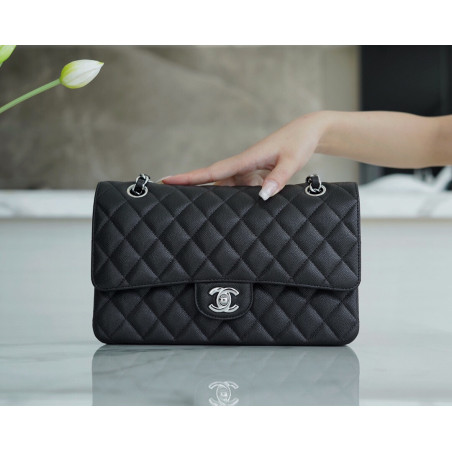 팬더샵 샤넬 클래식 미듐 플랩백 캐비어 은장 Chanel Classic Flap Medium | Pebbled Black and Silver Metal 25CM