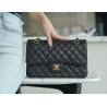 팬더샵 샤넬 클래식 미듐 플랩백 캐비어 금장 Chanel Classic Flap Medium | Pebbled Black and Gold-Tone Metal  25CM