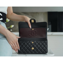 팬더샵 샤넬 클래식 미듐 플랩백 캐비어 금장 Chanel Classic Flap Medium | Pebbled Black and Gold-Tone Metal  25CM