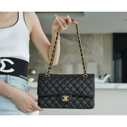 팬더샵 샤넬 클래식 미듐 플랩백 캐비어 금장 Chanel Classic Flap Medium | Pebbled Black and Gold-Tone Metal  25CM