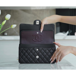 팬더샵 샤넬 클래식 미듐 플랩백 캐비어 은장 Chanel Classic Flap Medium | Pebbled Black and Silver Metal 25CM