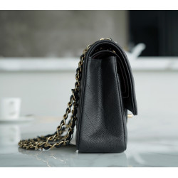 팬더샵 샤넬 클래식 미듐 플랩백 캐비어 금장 Chanel Classic Flap Medium | Pebbled Black and Gold-Tone Metal  25CM