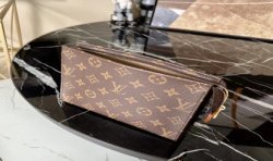 LOUISVUITTON 15CM X 19CM X 25CM