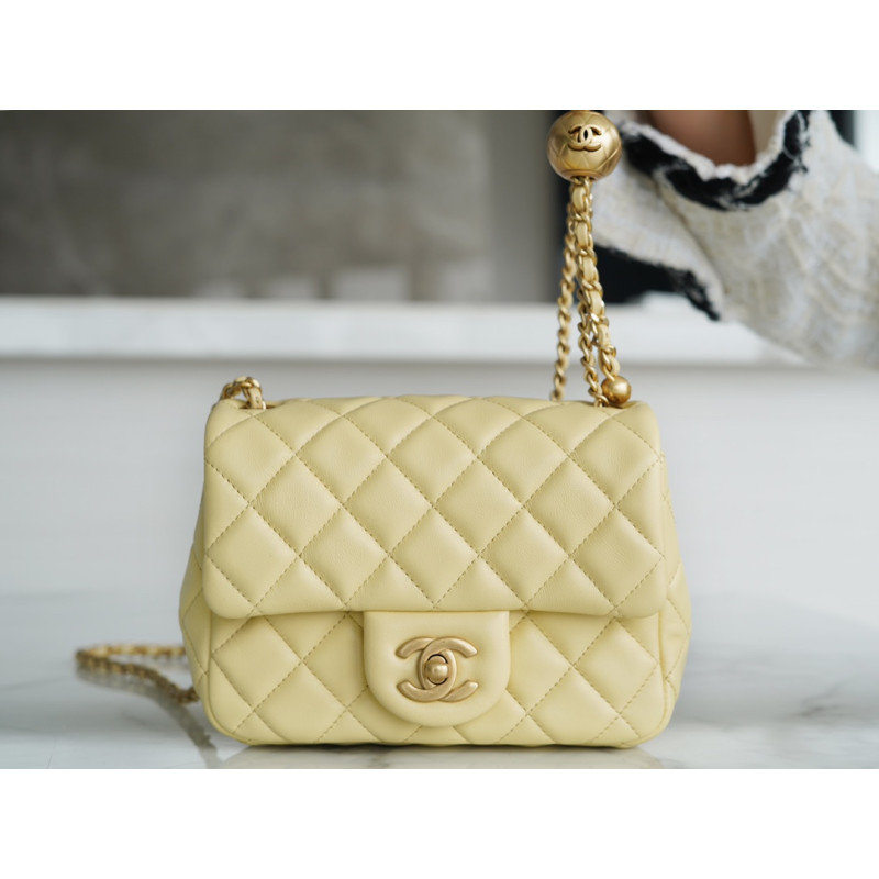 팬더샵 샤넬 클래식 미니 골드볼 플랩백 금장 Chanel MINI Classic Flap BAG  Lambskin and Gold-Tone Metal 13CM X 18CM X 7CM