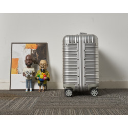 RIMOWA 16인치