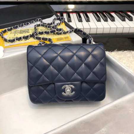 샤넬  클래식 미니 램스킨 플랩백 은장 Chanel MINI Classic Flap BAG Lambskin and Silver Metal  17CM